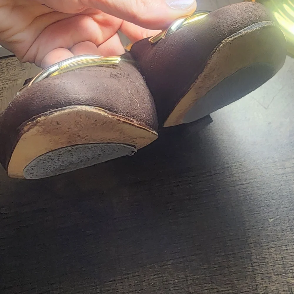 Ferrara‎ Women's Brown Suede Pumps with Gold Accent, Size 8.5, Made In Italy.